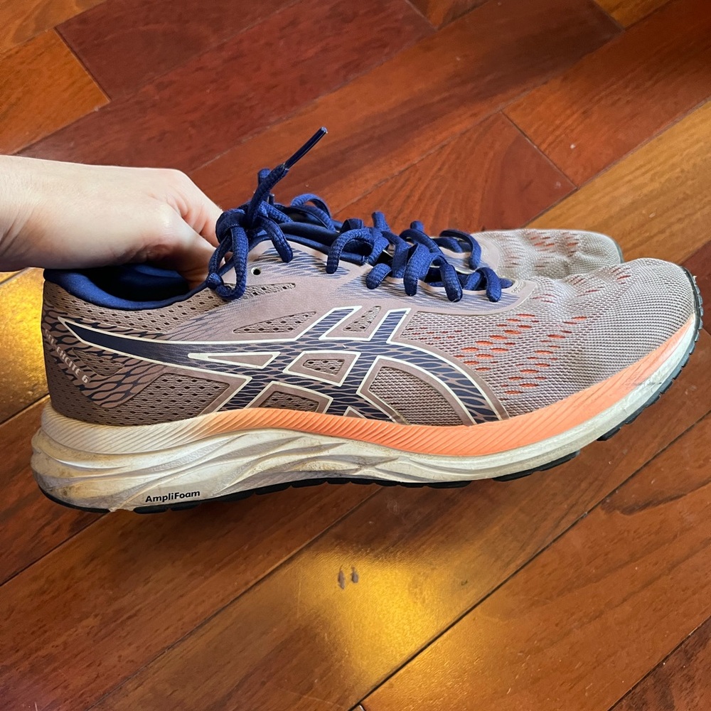ASICS Running Shoes Size 9.5 in Great Used Condition